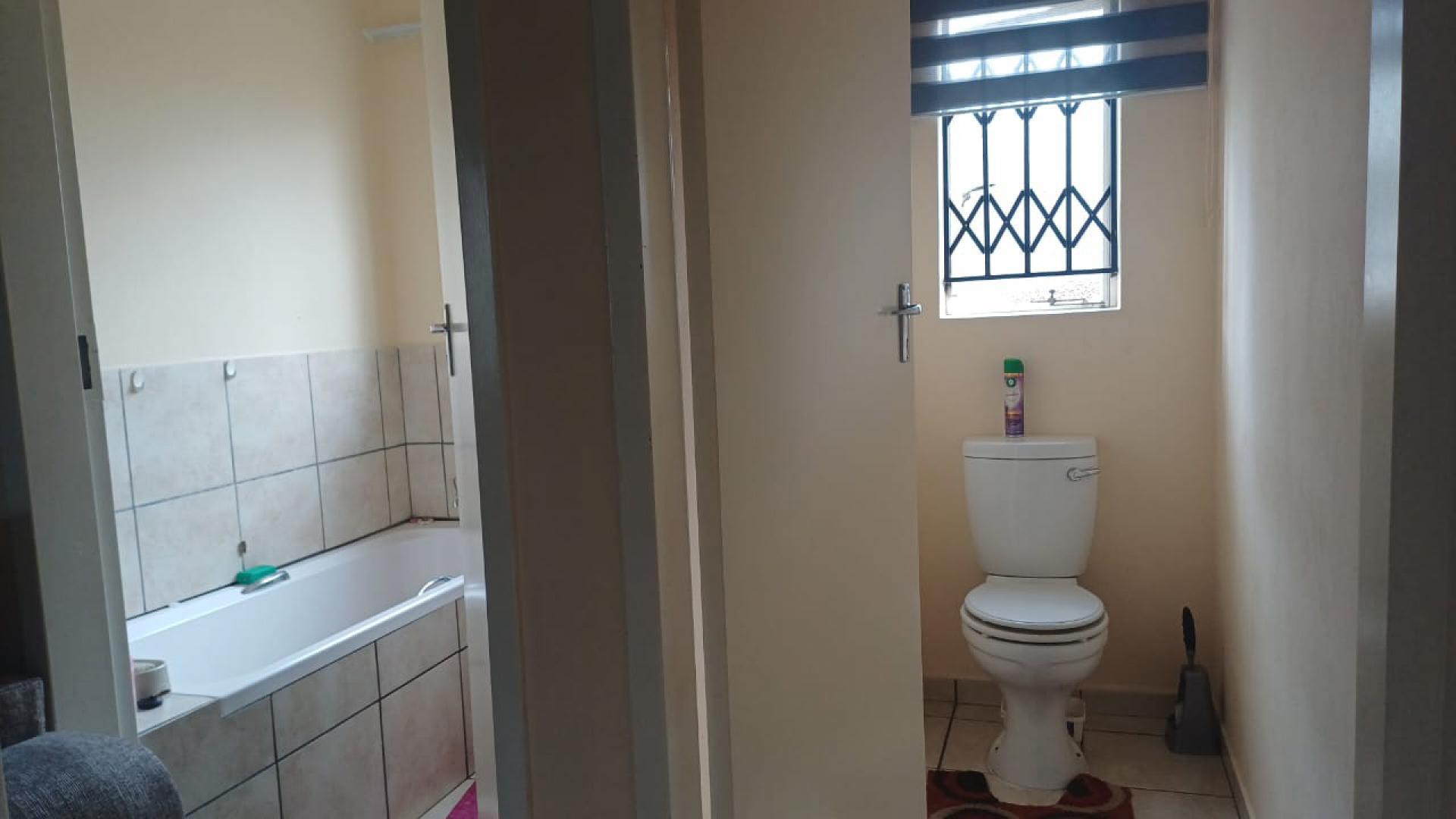 Bathroom 1 of property in Glenharvie