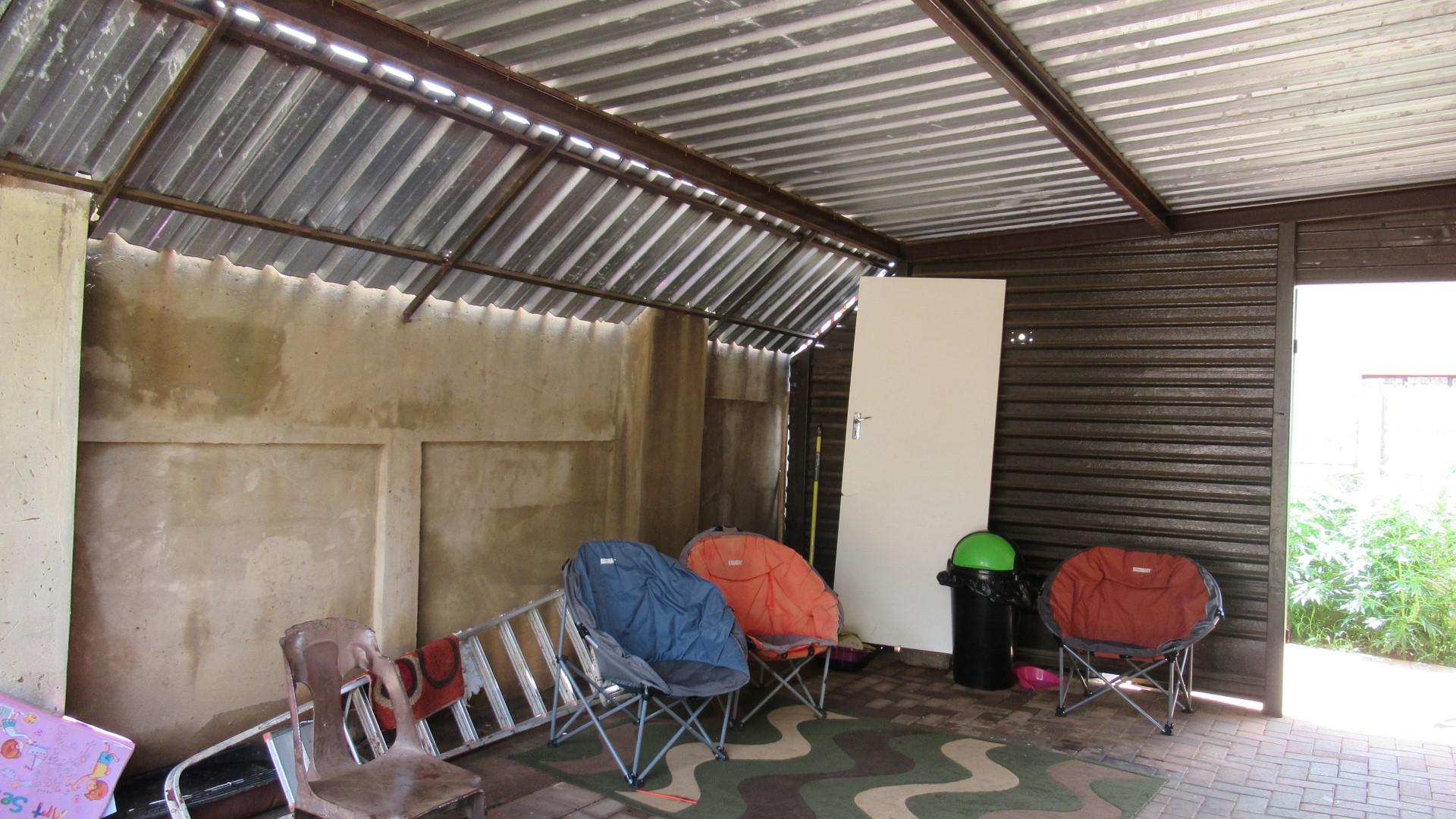 Patio of property in Glenharvie