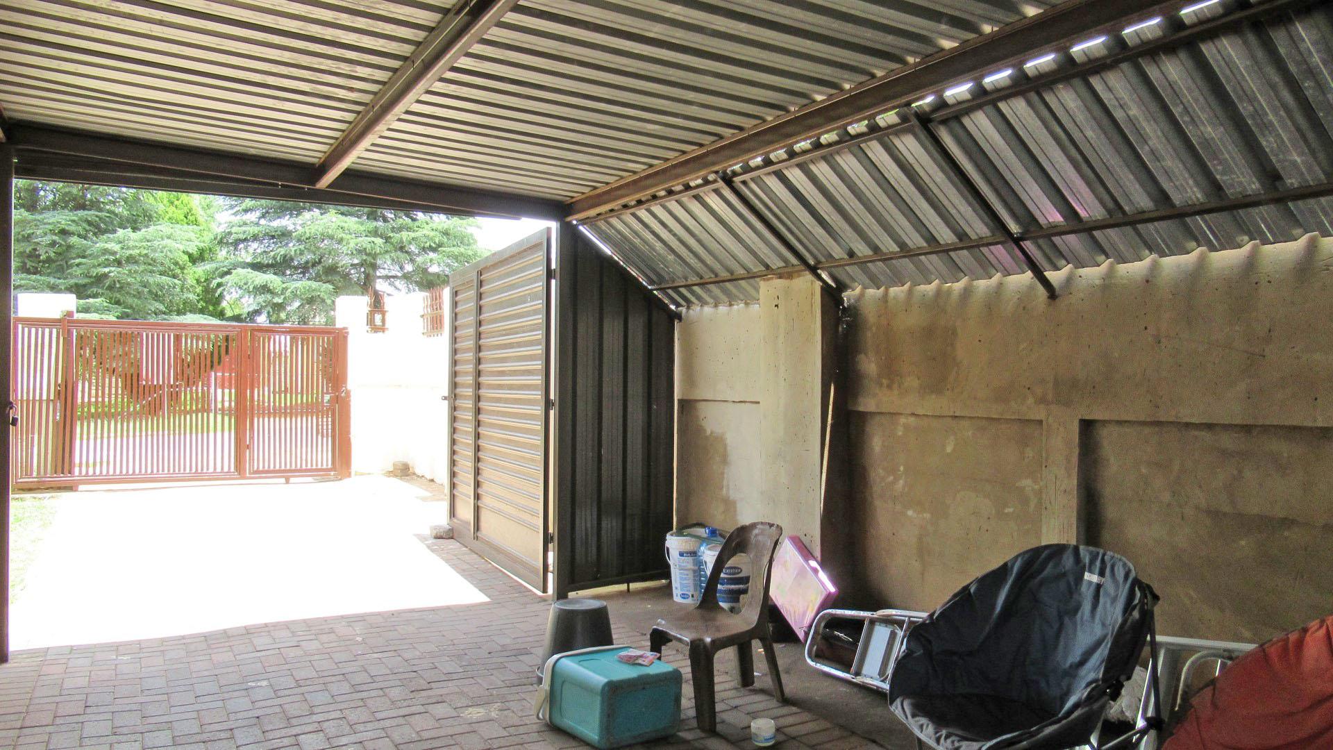 Patio of property in Glenharvie