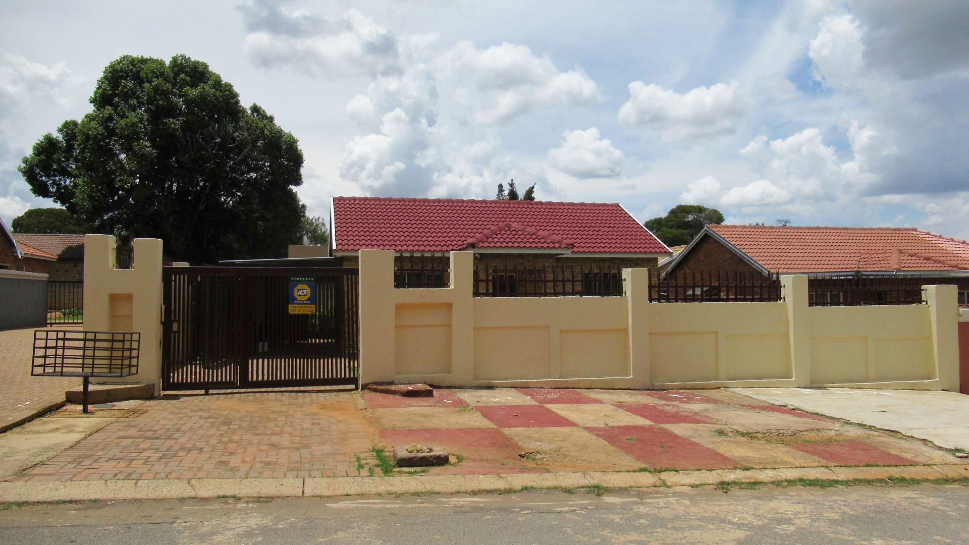 Front View of property in Glenharvie