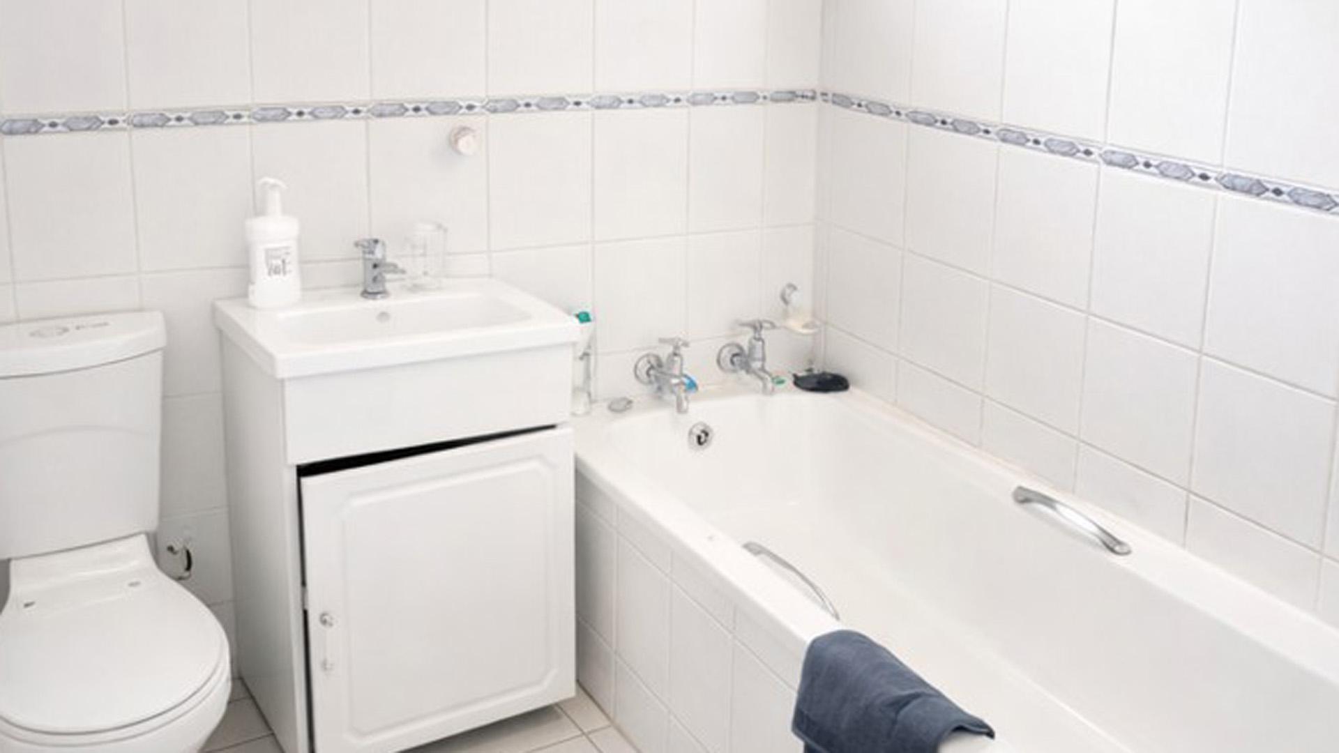 Bathroom 1 of property in Windsor