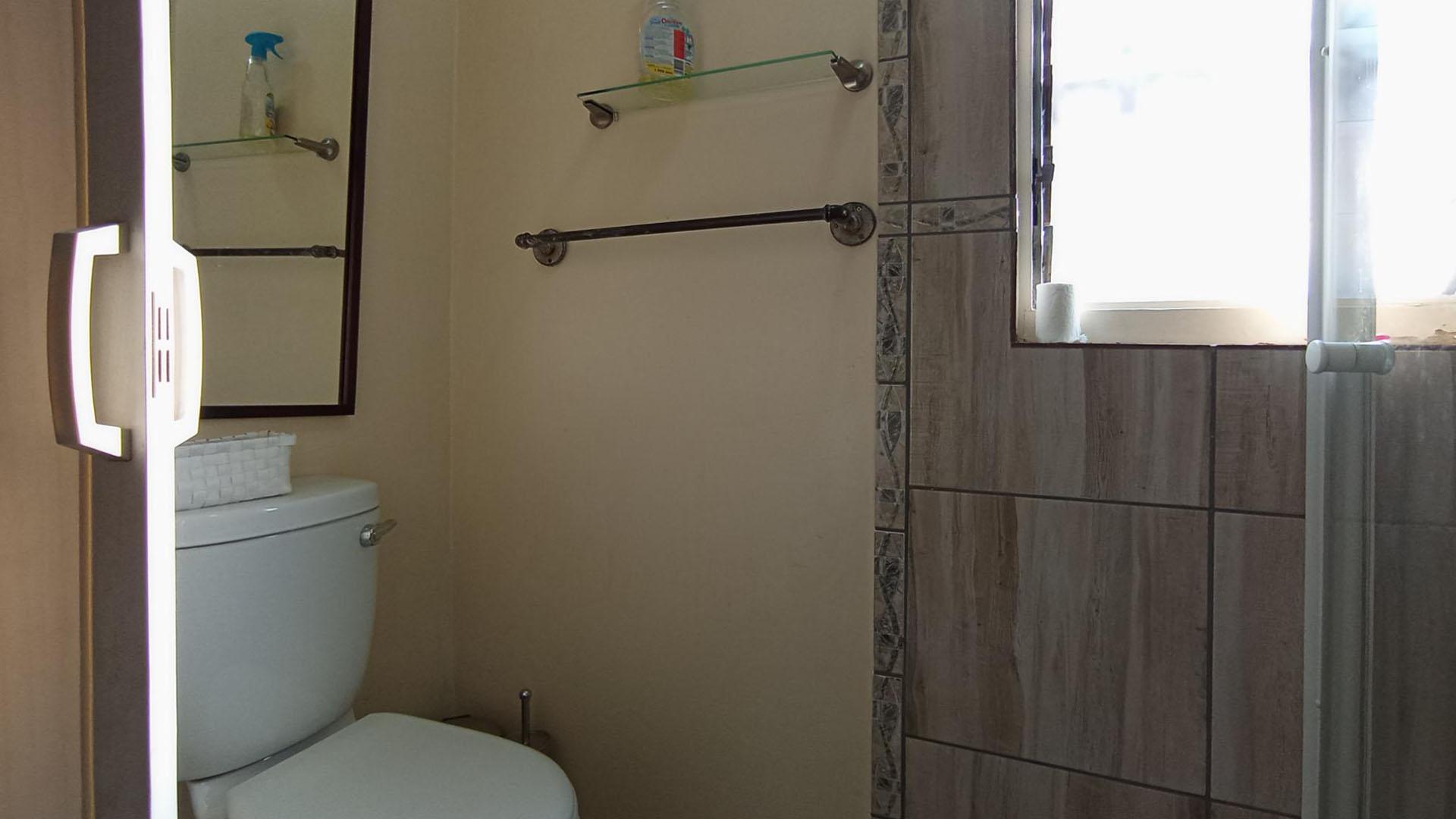 Bathroom 1 - 3 square meters of property in Arcadia