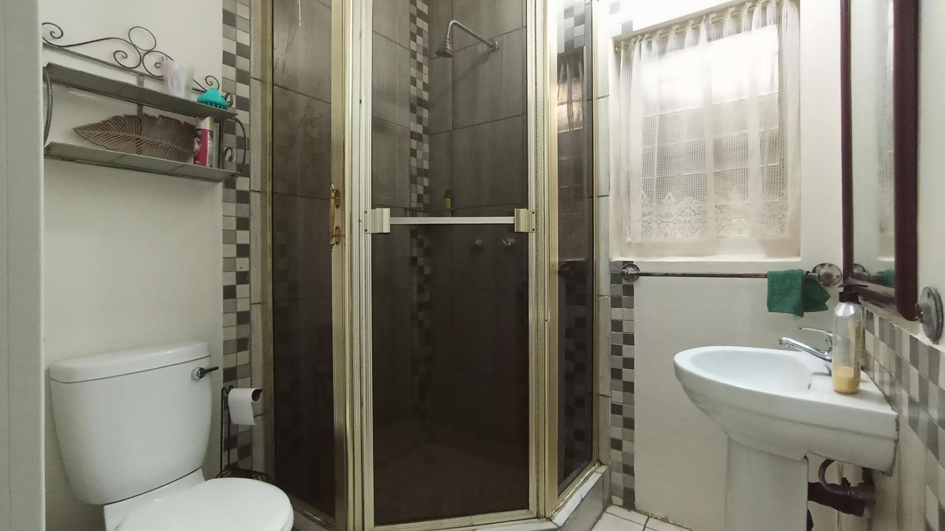 Bathroom 1 - 3 square meters of property in Arcadia