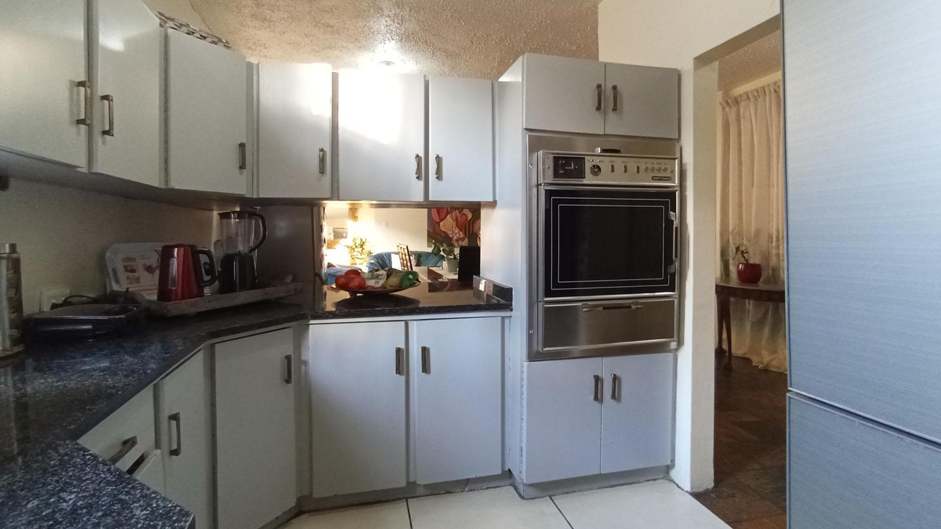 Kitchen - 7 square meters of property in Arcadia