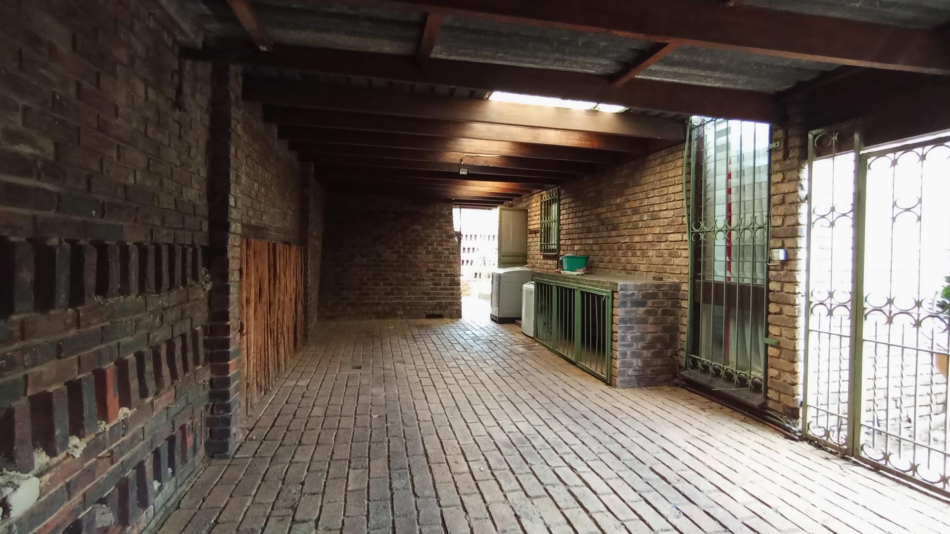 Garage - 52 square meters of property in Arcadia
