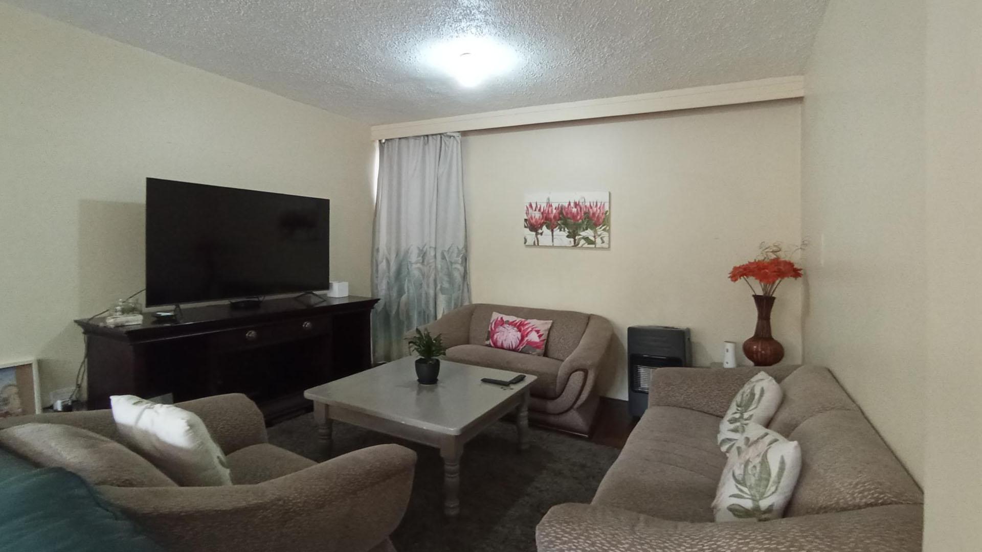 Lounges - 35 square meters of property in Arcadia
