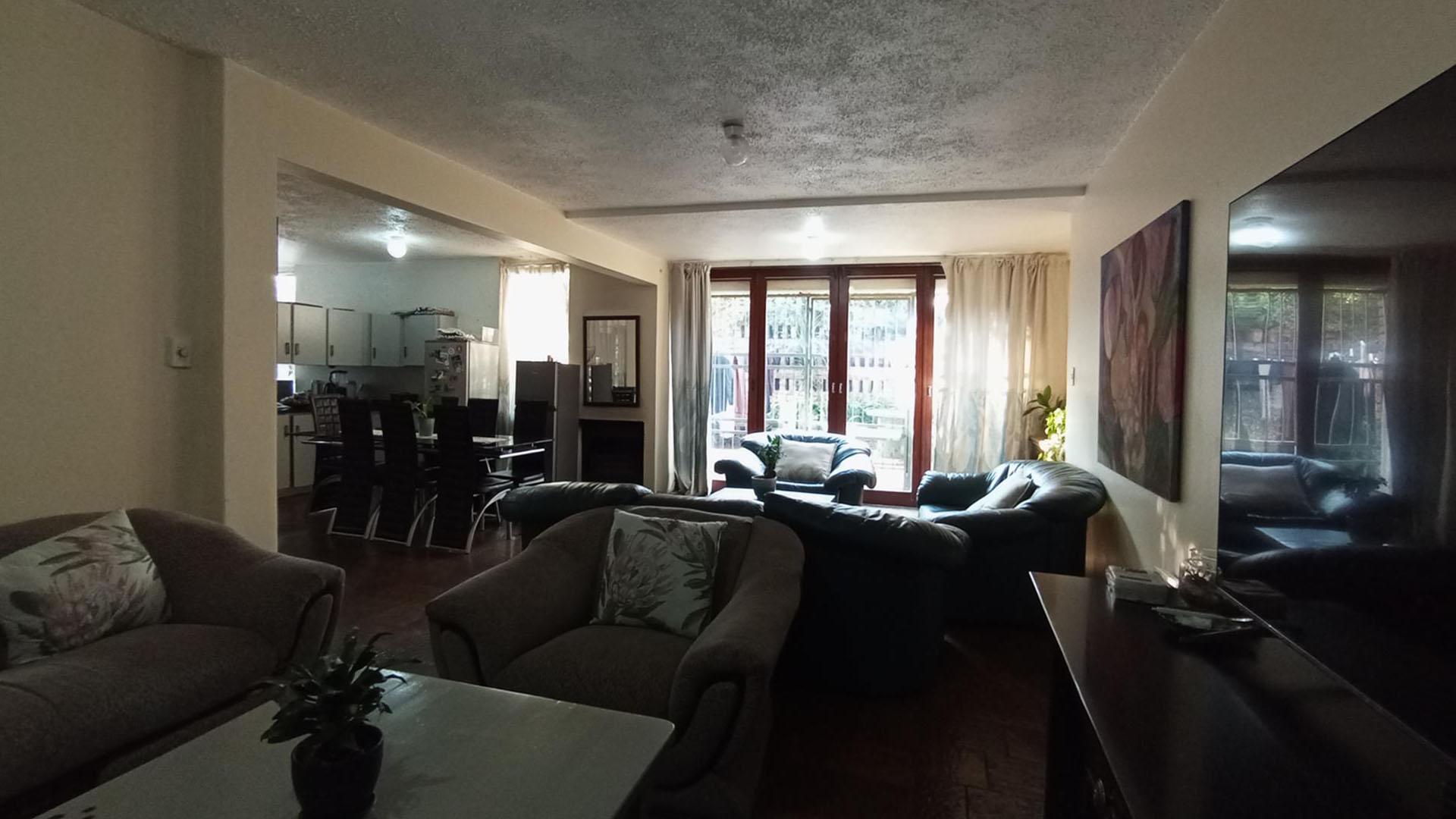 Lounges - 35 square meters of property in Arcadia