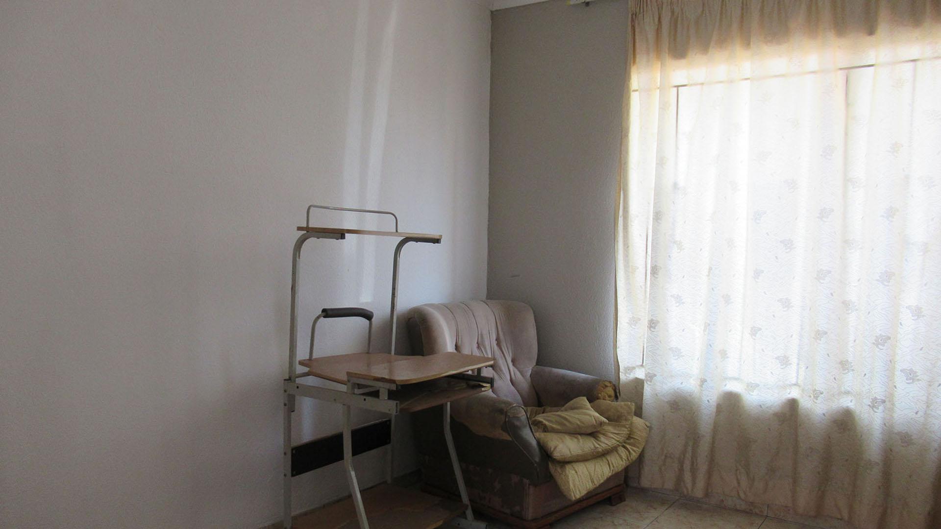 Lounges - 12 square meters of property in Mapetla