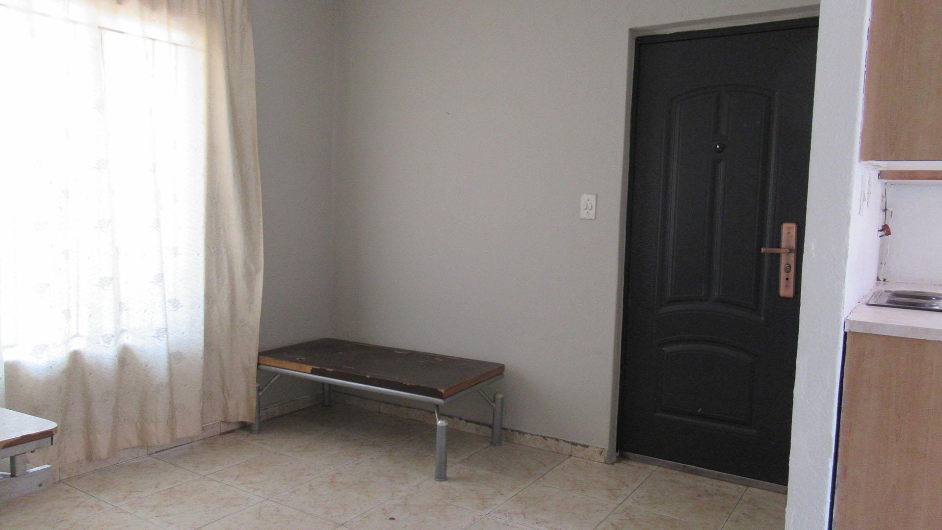 Lounges - 12 square meters of property in Mapetla