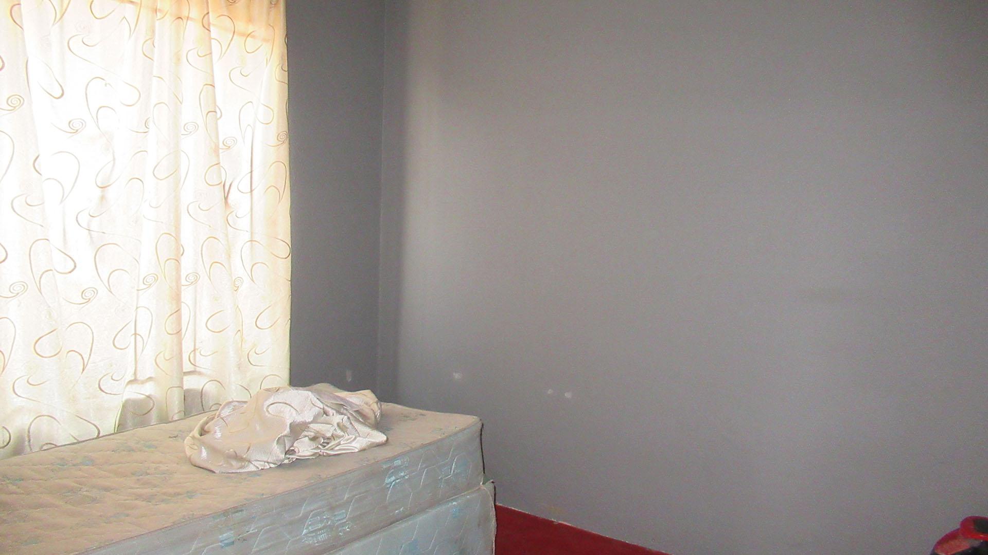 Bed Room 1 - 8 square meters of property in Mapetla