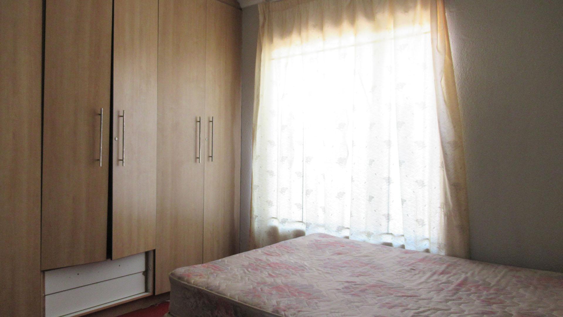 Bed Room 2 - 10 square meters of property in Mapetla
