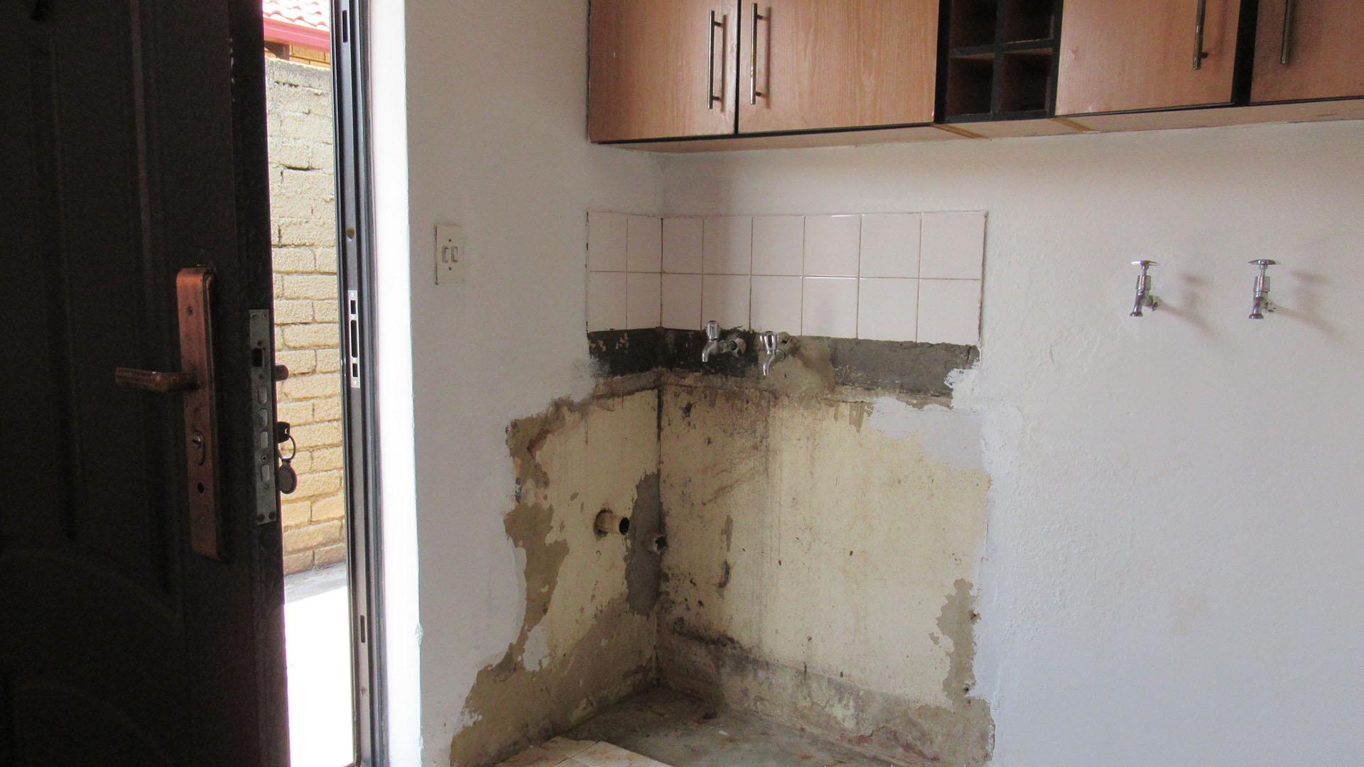 Kitchen - 7 square meters of property in Mapetla