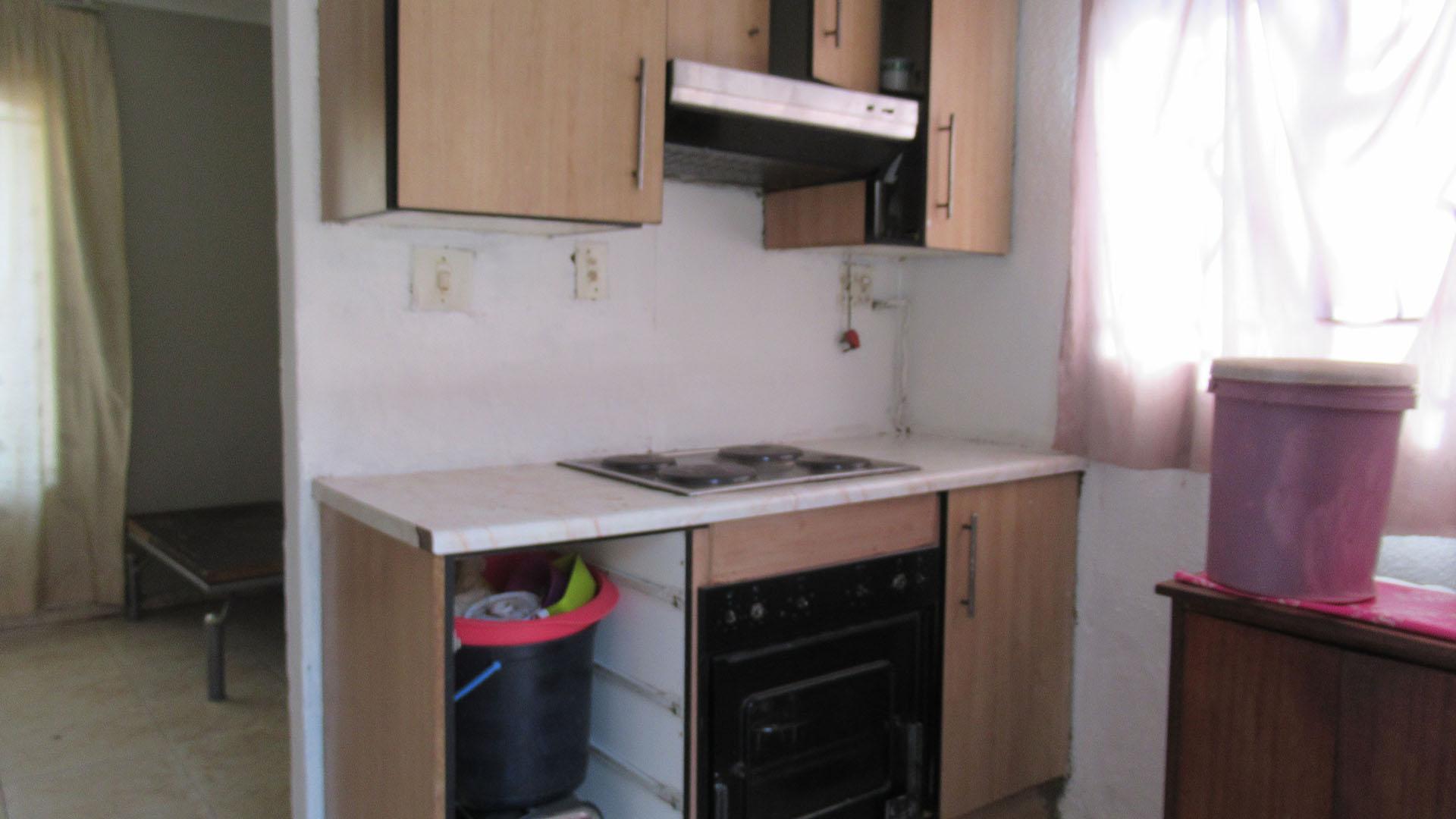 Kitchen - 7 square meters of property in Mapetla