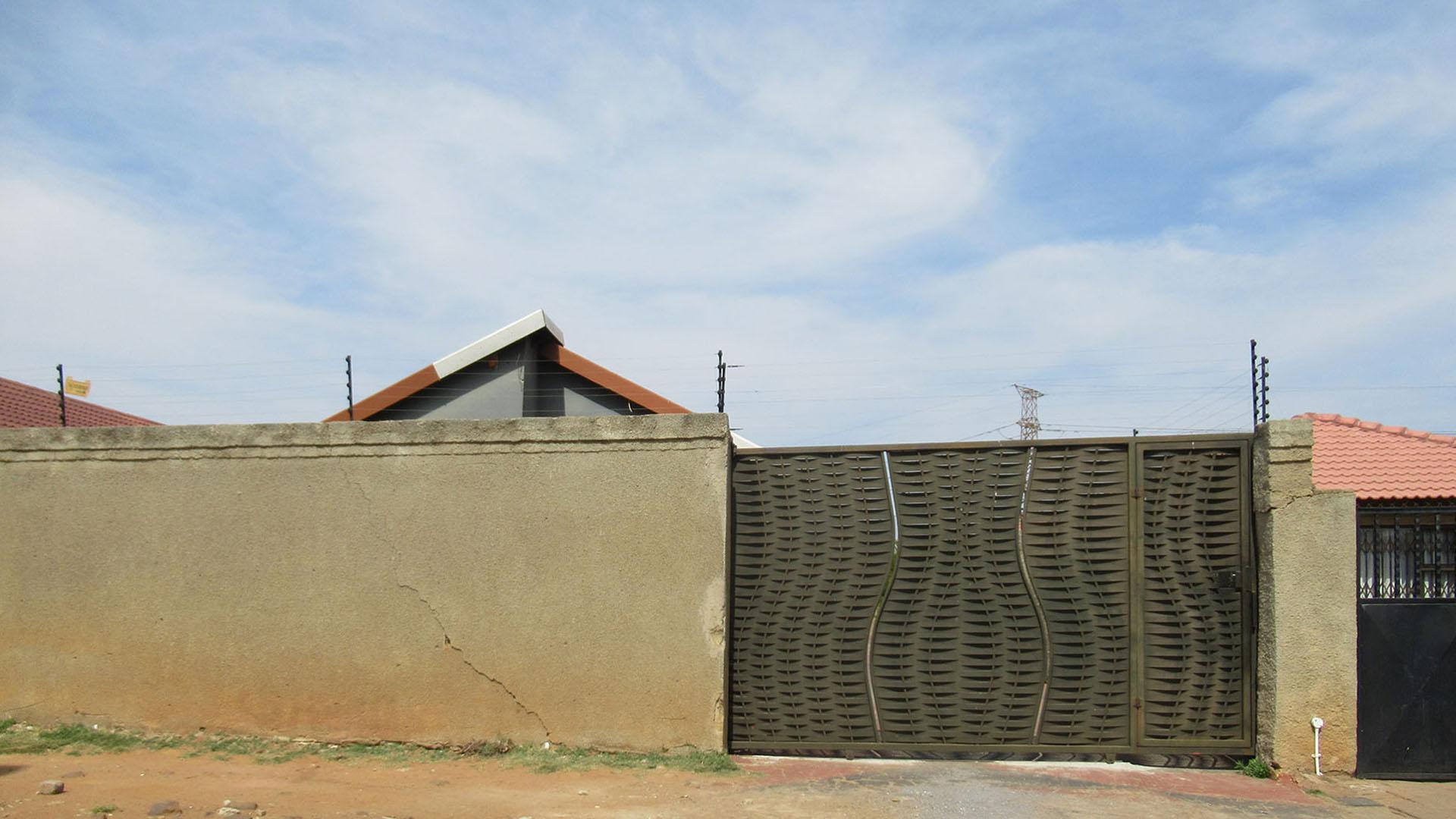 Front View of property in Mapetla