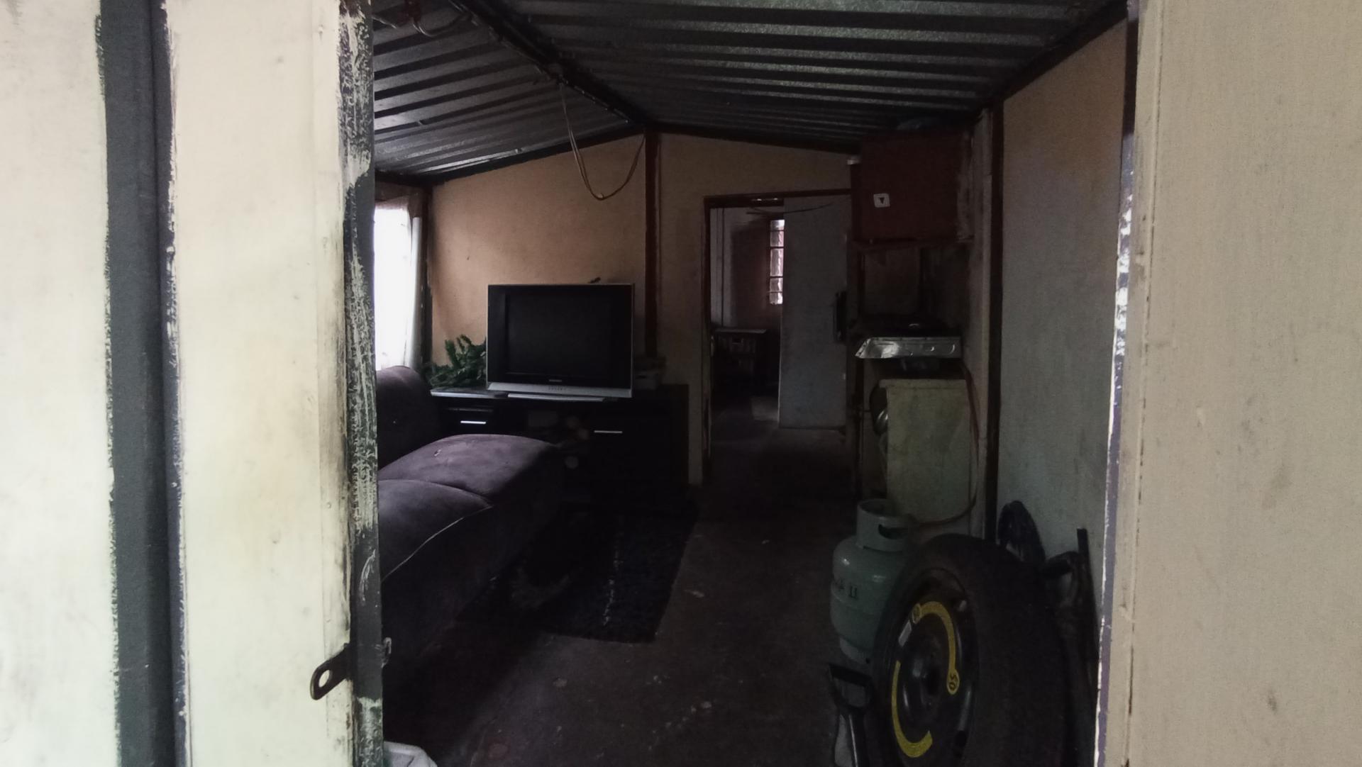 Flatlet - 20 square meters of property in Karenpark