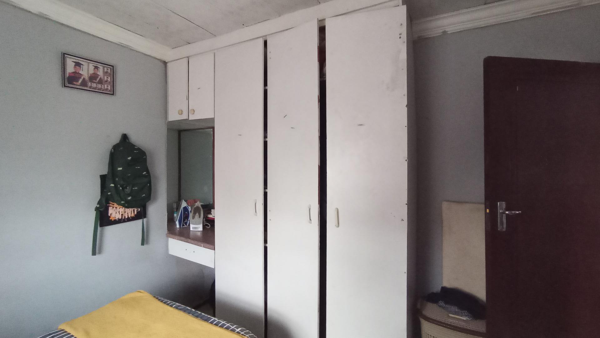 Bed Room 2 - 13 square meters of property in Karenpark