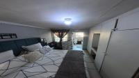 Bed Room 1 of property in Karenpark
