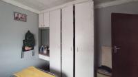 Bed Room 2 - 13 square meters of property in Karenpark