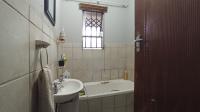 Bathroom 2 - 4 square meters of property in Karenpark