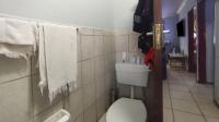 Bathroom 2 - 4 square meters of property in Karenpark