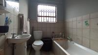 Bathroom 1 - 4 square meters of property in Karenpark