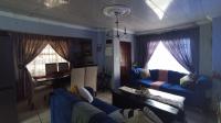 Dining Room - 6 square meters of property in Karenpark