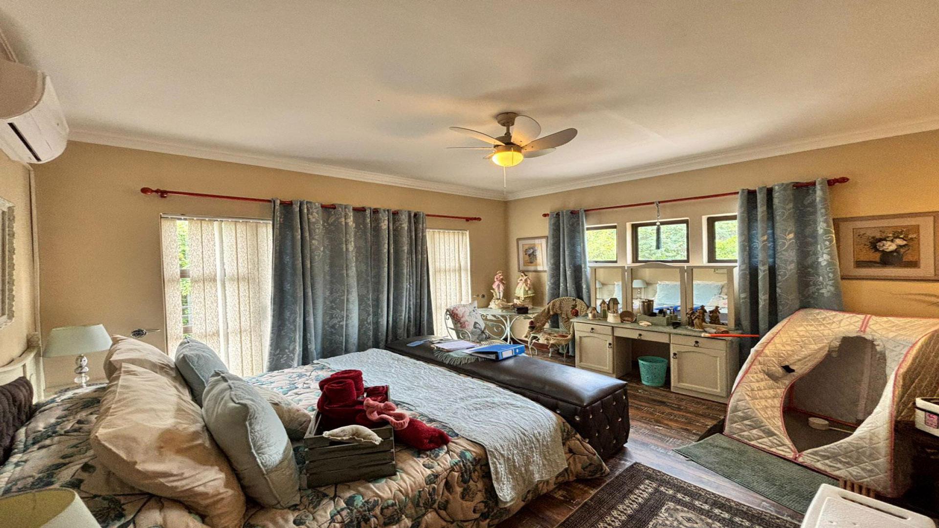 Bed Room 1 of property in Vaal de Grace Golf Estate