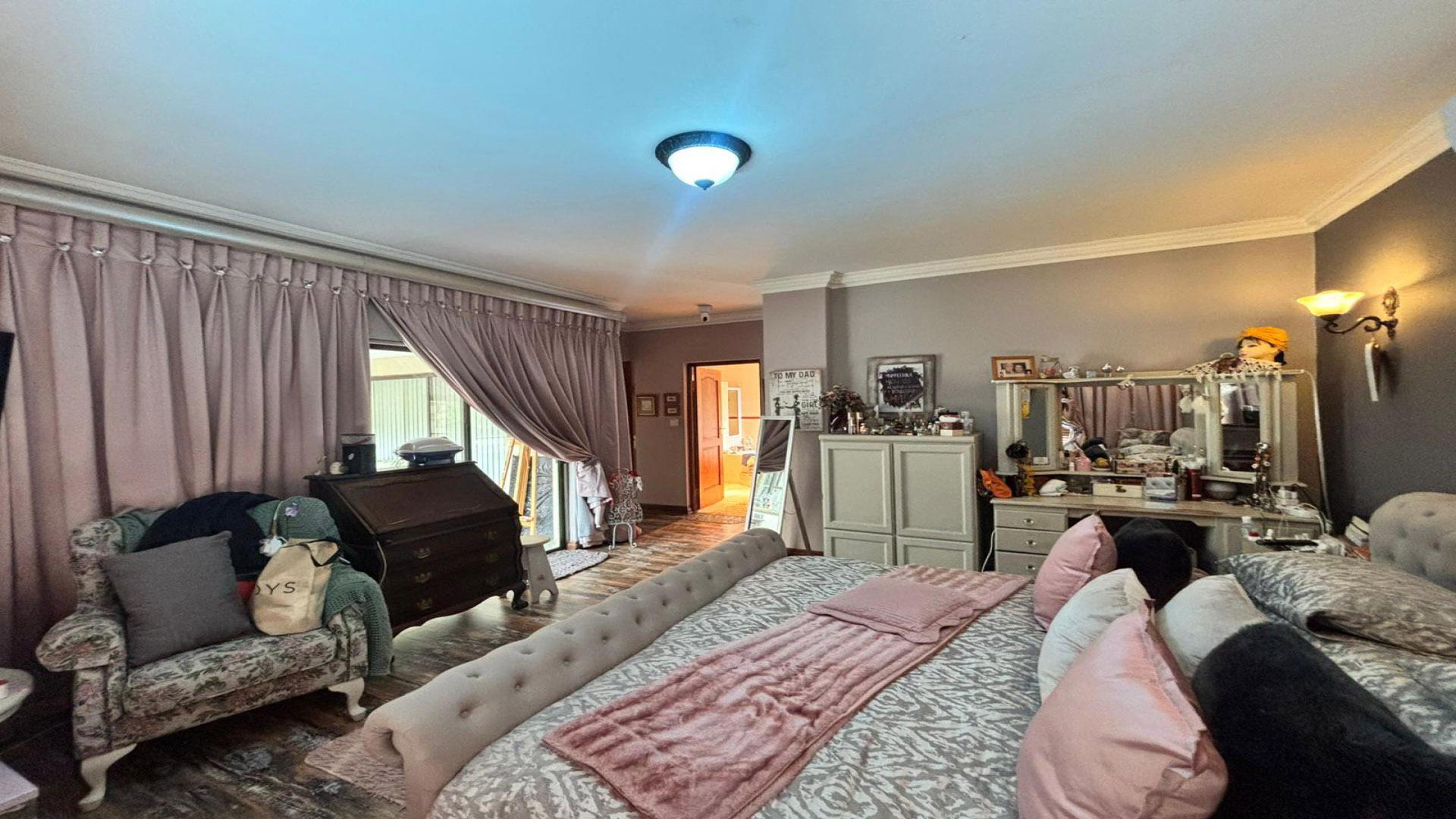 Bed Room 3 of property in Vaal de Grace Golf Estate