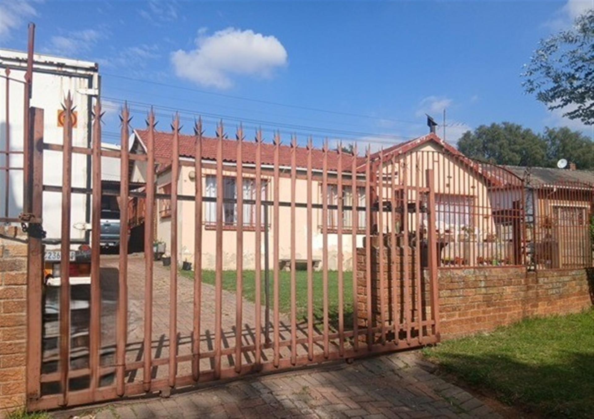 Front View of property in Solheim