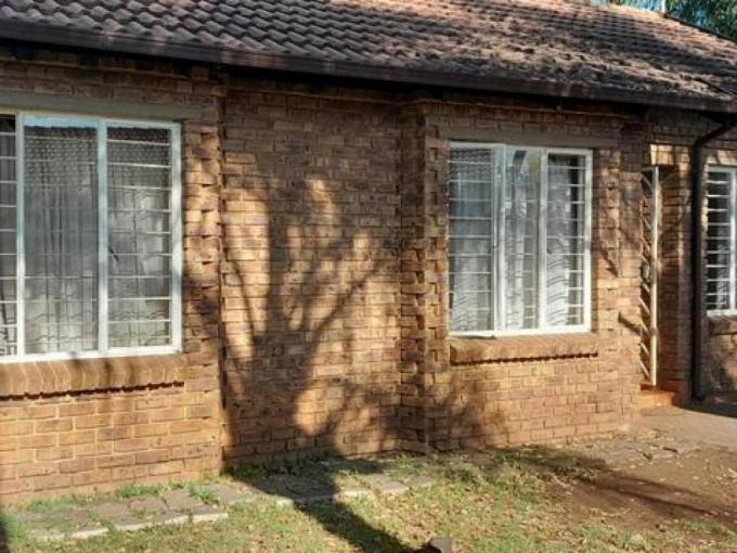 2 Bedroom Simplex for Sale For Sale in Rooihuiskraal North - MR701923