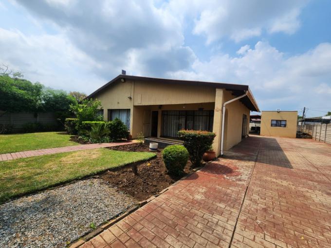 4 Bedroom House for Sale For Sale in New Redruth - MR701952