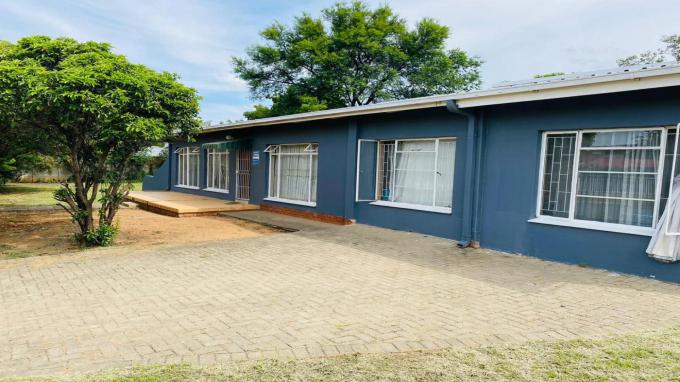 8 Bedroom Freehold Residence for Sale For Sale in Brandwag - Private Sale - MR701963