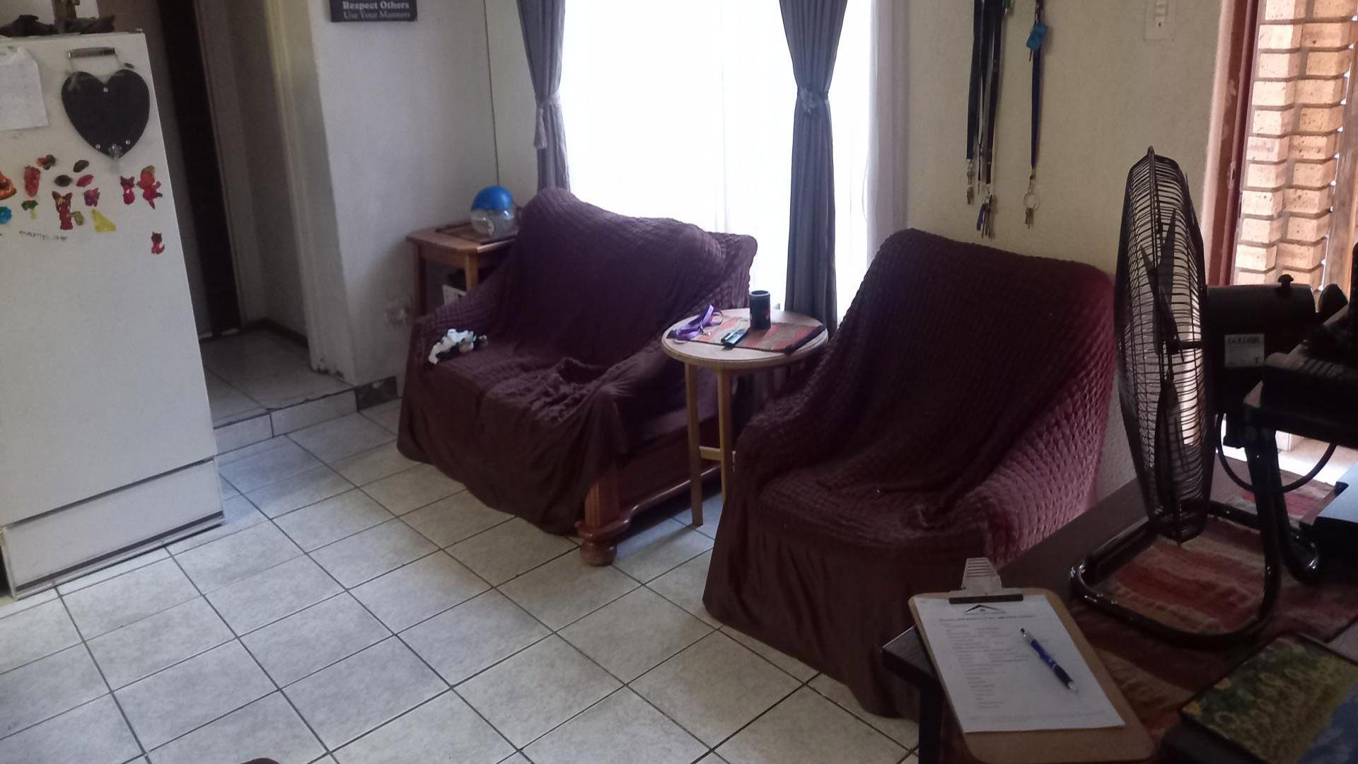 Lounges of property in Rustenburg Oos-Einde