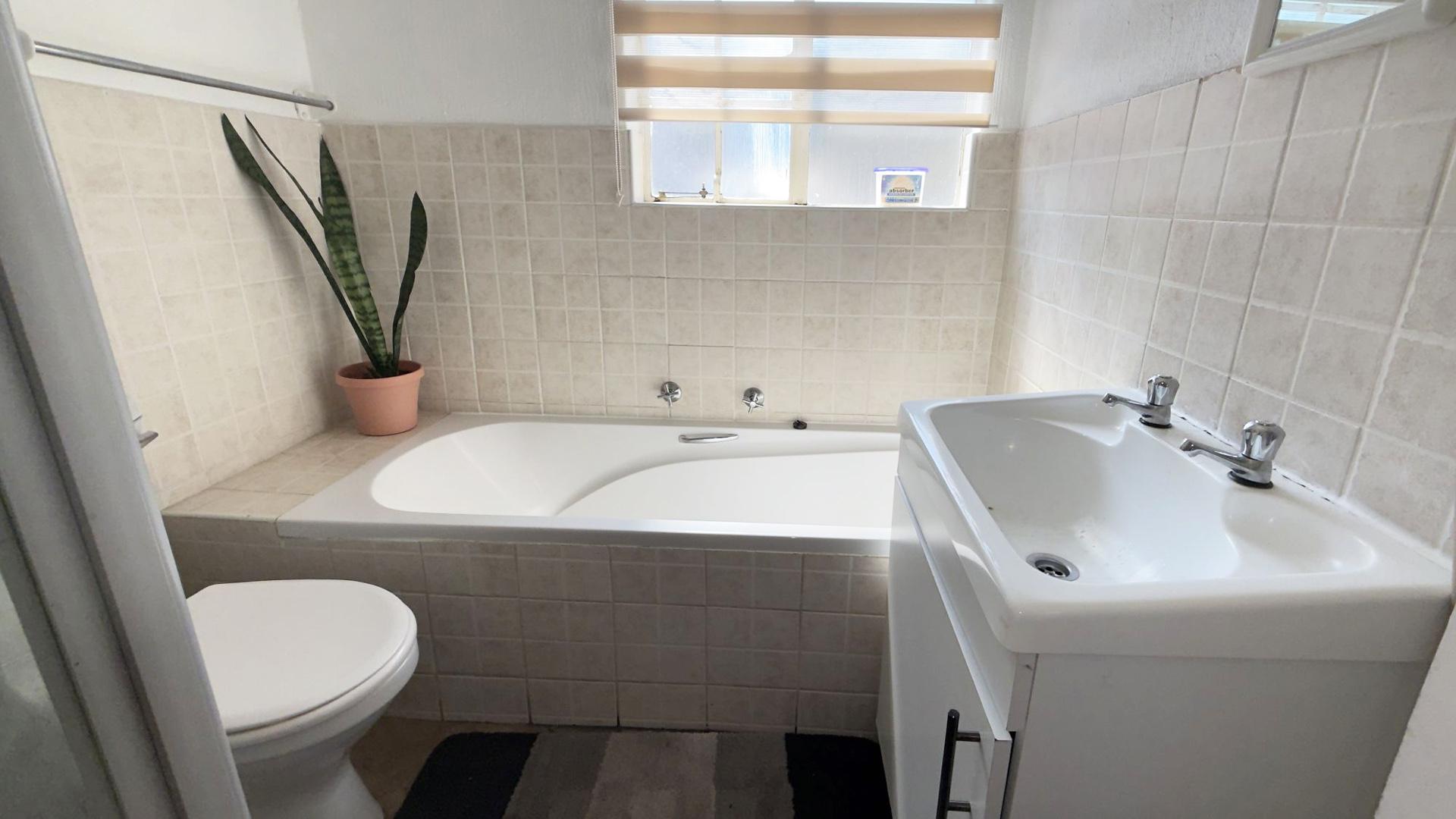 Bathroom 1 of property in Wilgeheuwel 