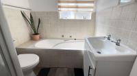 Bathroom 1 of property in Wilgeheuwel 