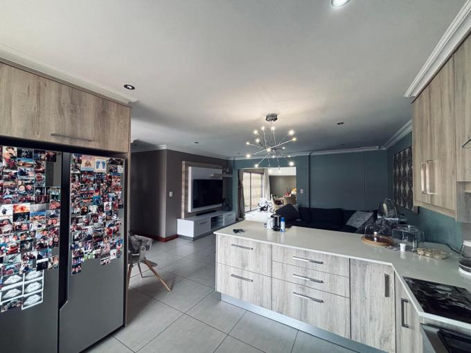 3 Bedroom Apartment for Sale For Sale in Vanderbijlpark - MR702012