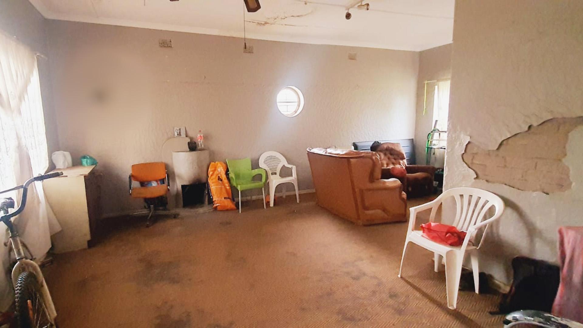 Lounges of property in Freemanville