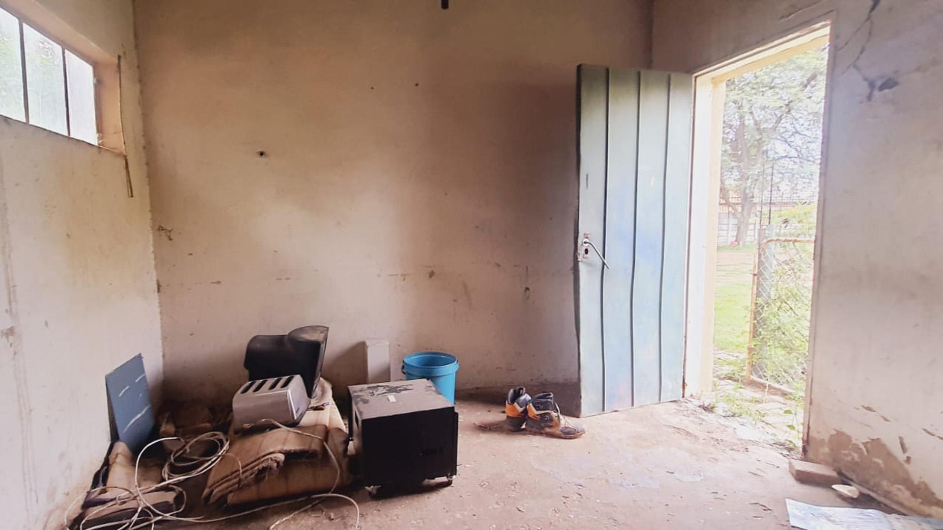 Garage of property in Freemanville