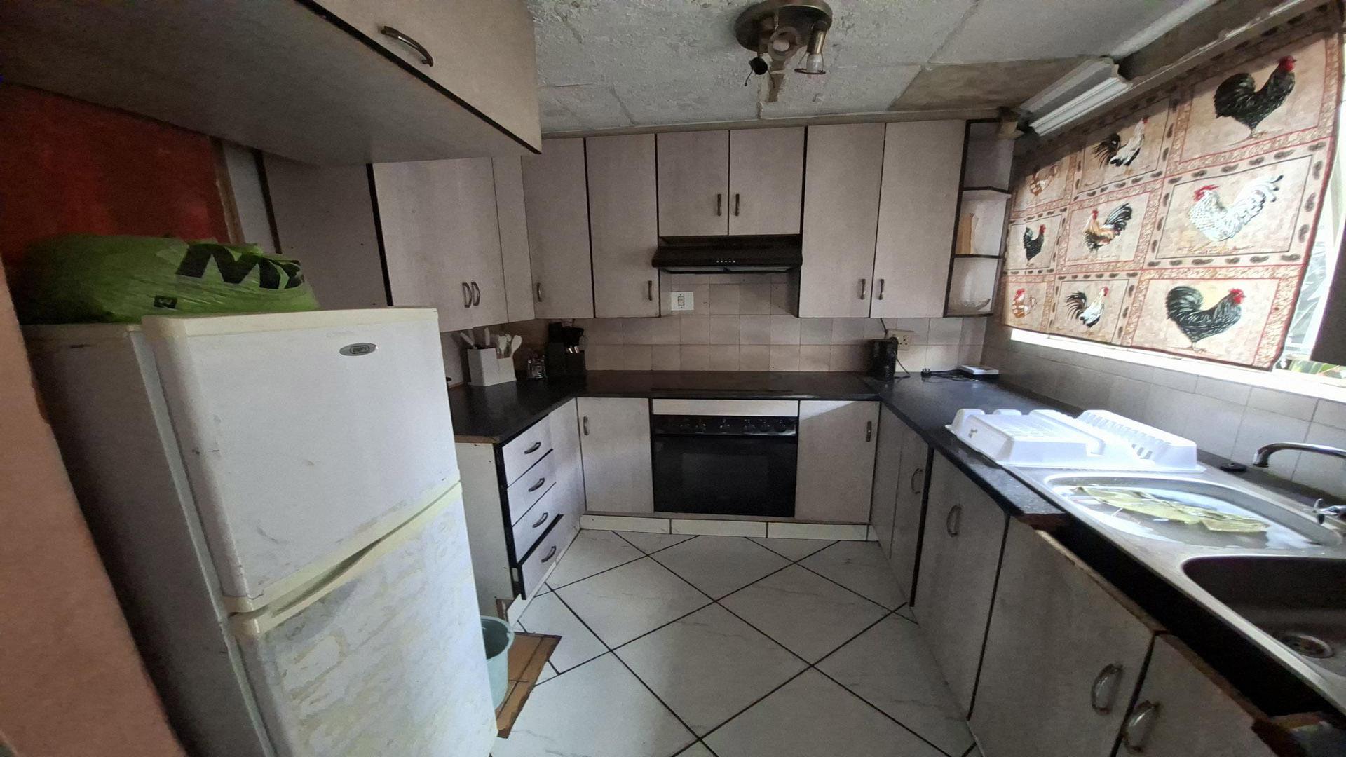 Kitchen of property in Claremont