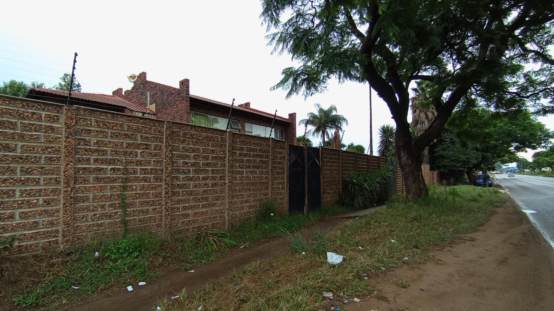 Front View of property in Claremont