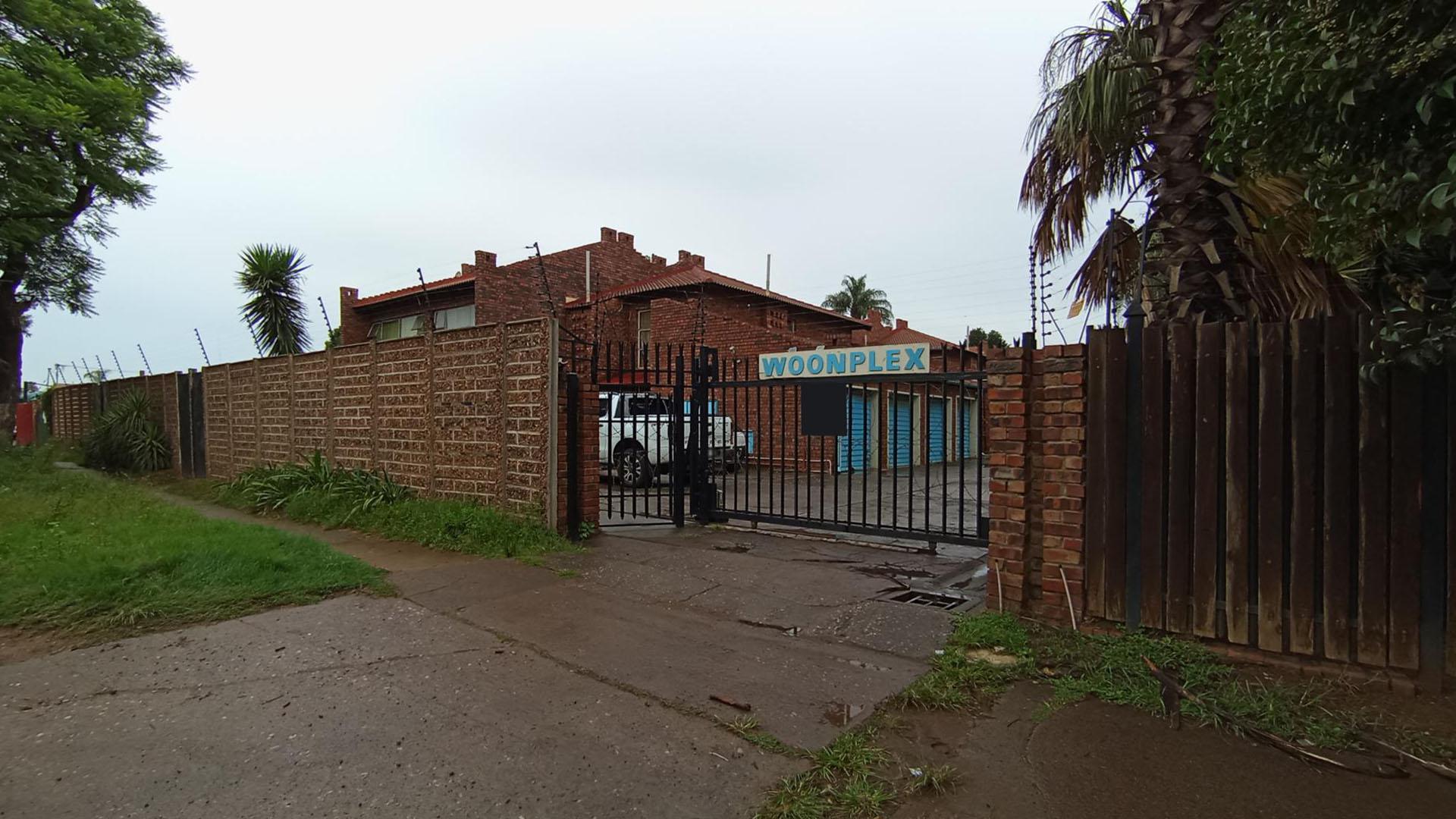 Front View of property in Claremont