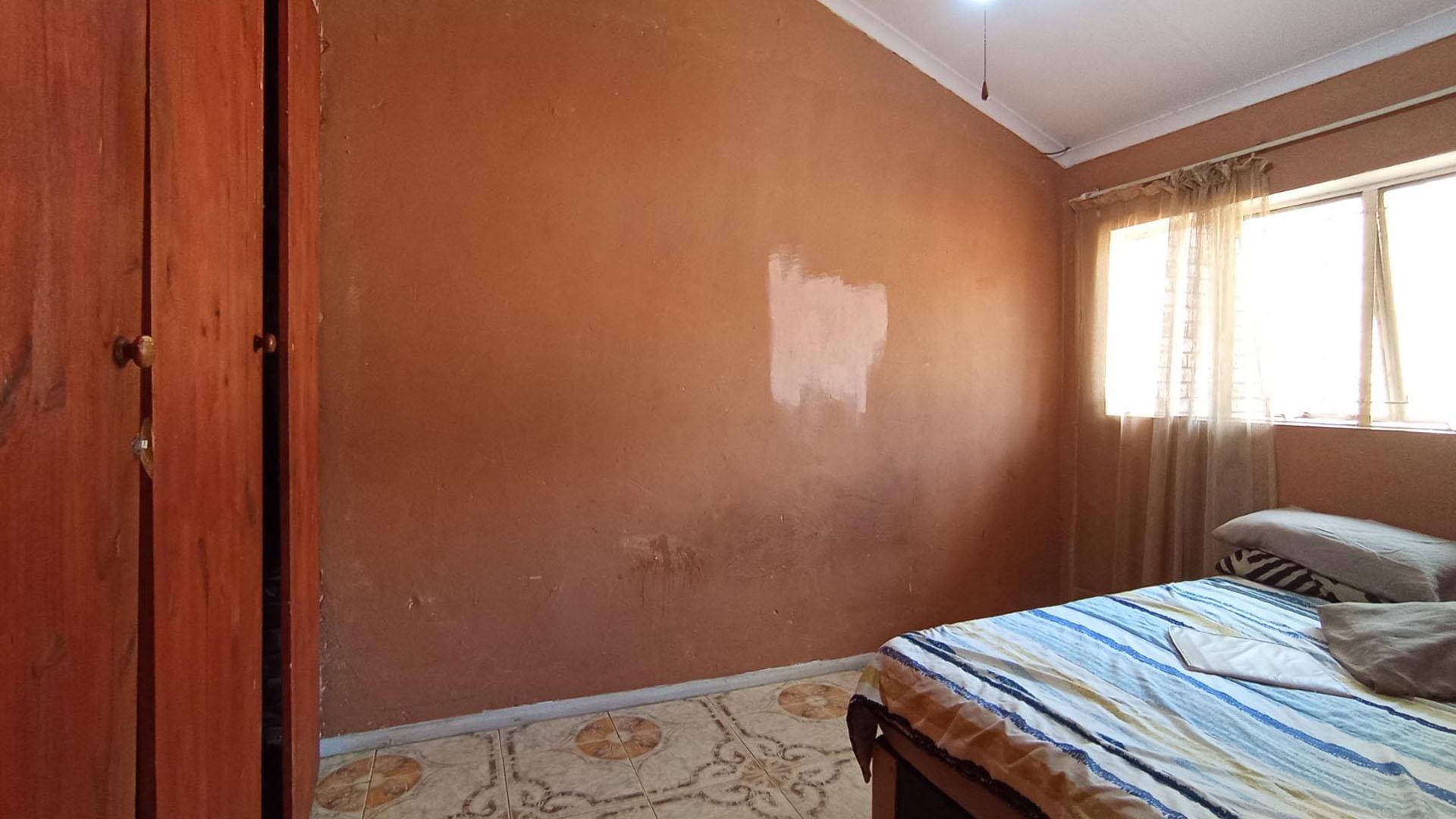 Bed Room 2 - 20 square meters of property in Claremont
