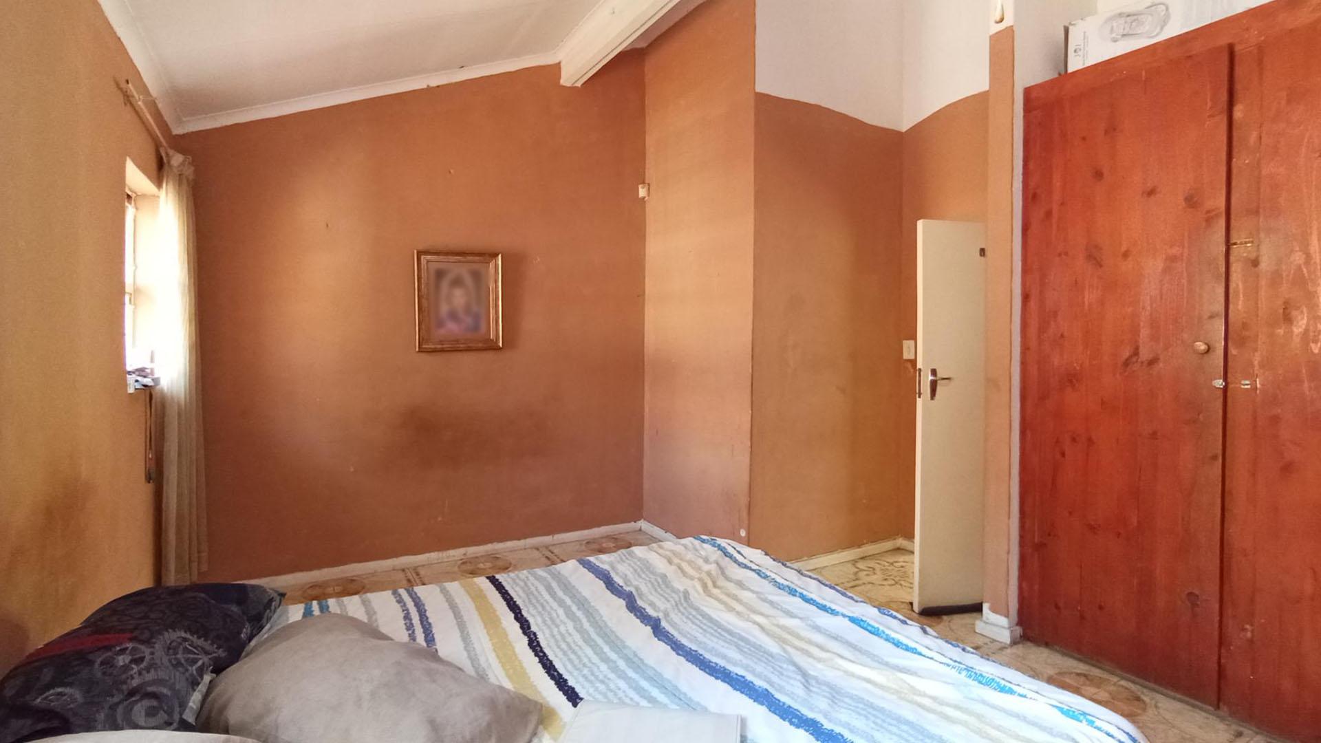 Bed Room 2 - 20 square meters of property in Claremont