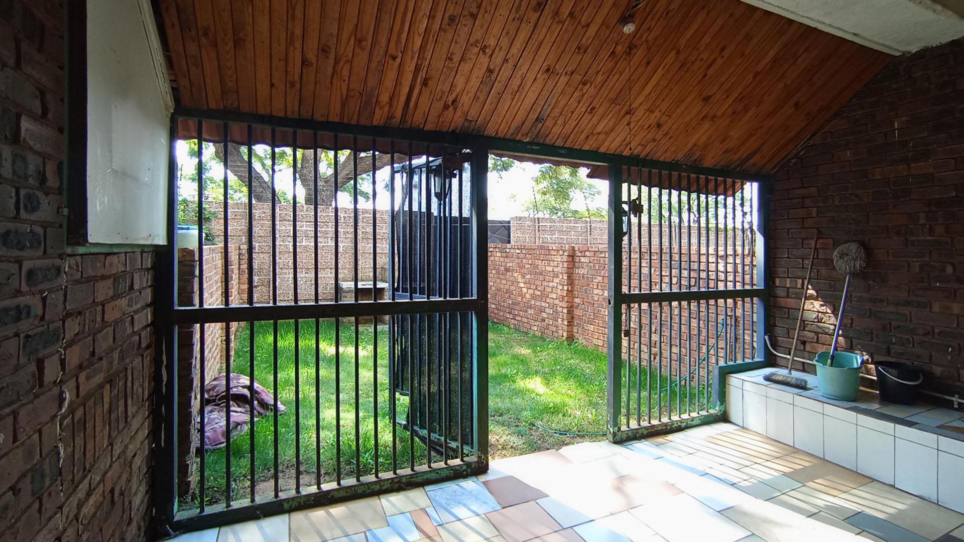 Patio - 15 square meters of property in Claremont