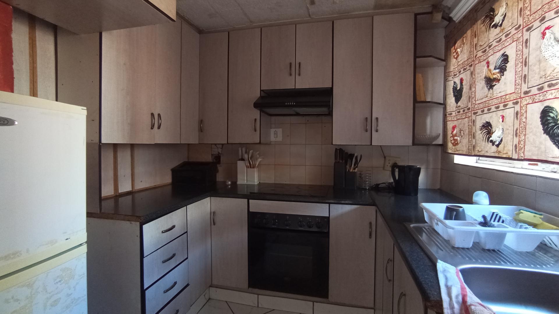 Kitchen - 7 square meters of property in Claremont