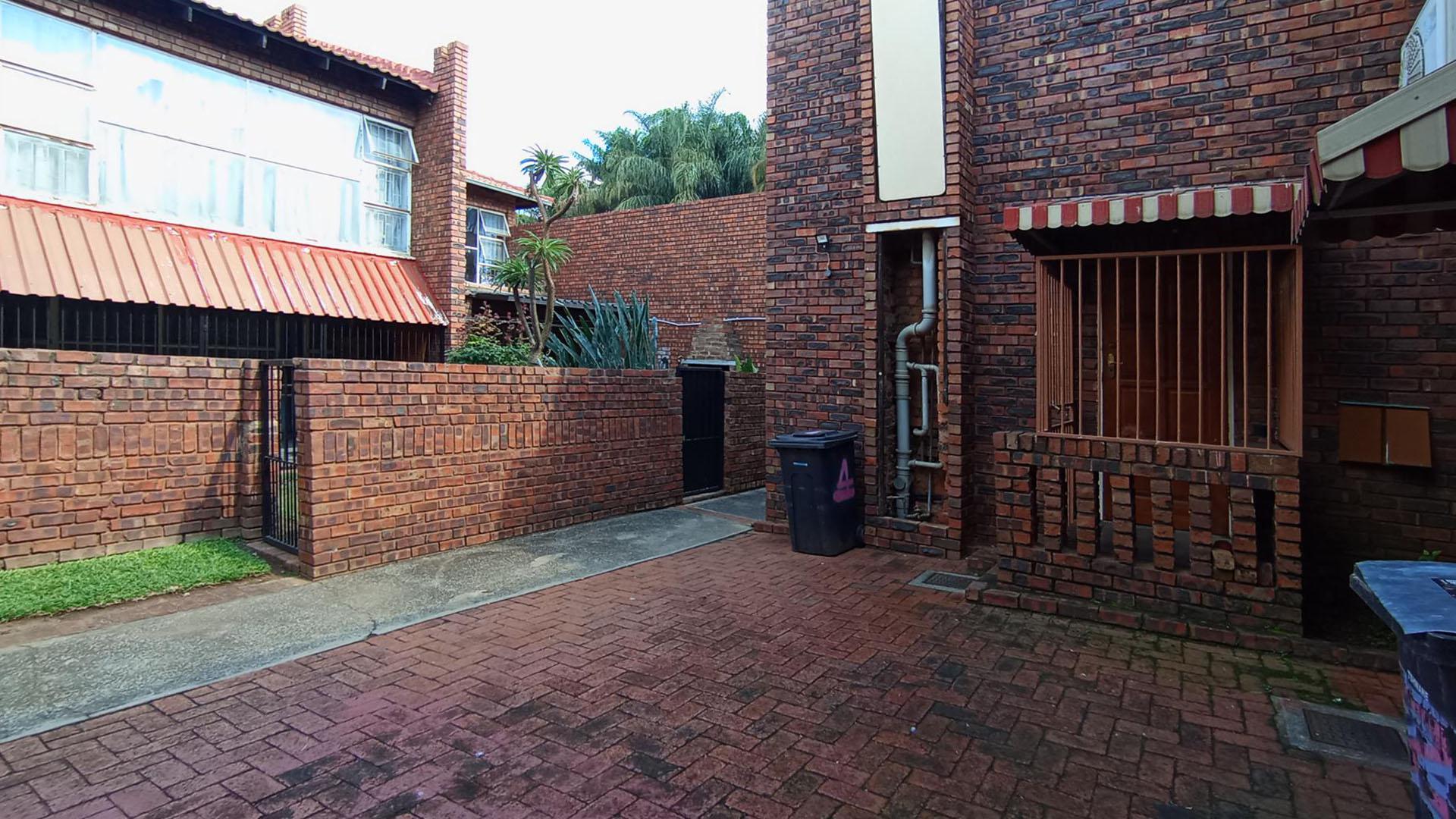 Front View of property in Claremont