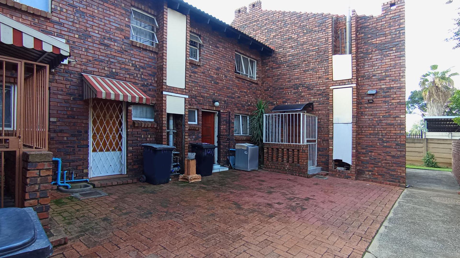 Front View of property in Claremont