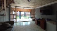 Lounges - 22 square meters of property in Claremont