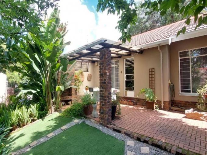 2 Bedroom Sectional Title for Sale For Sale in Sonneglans - MR702055