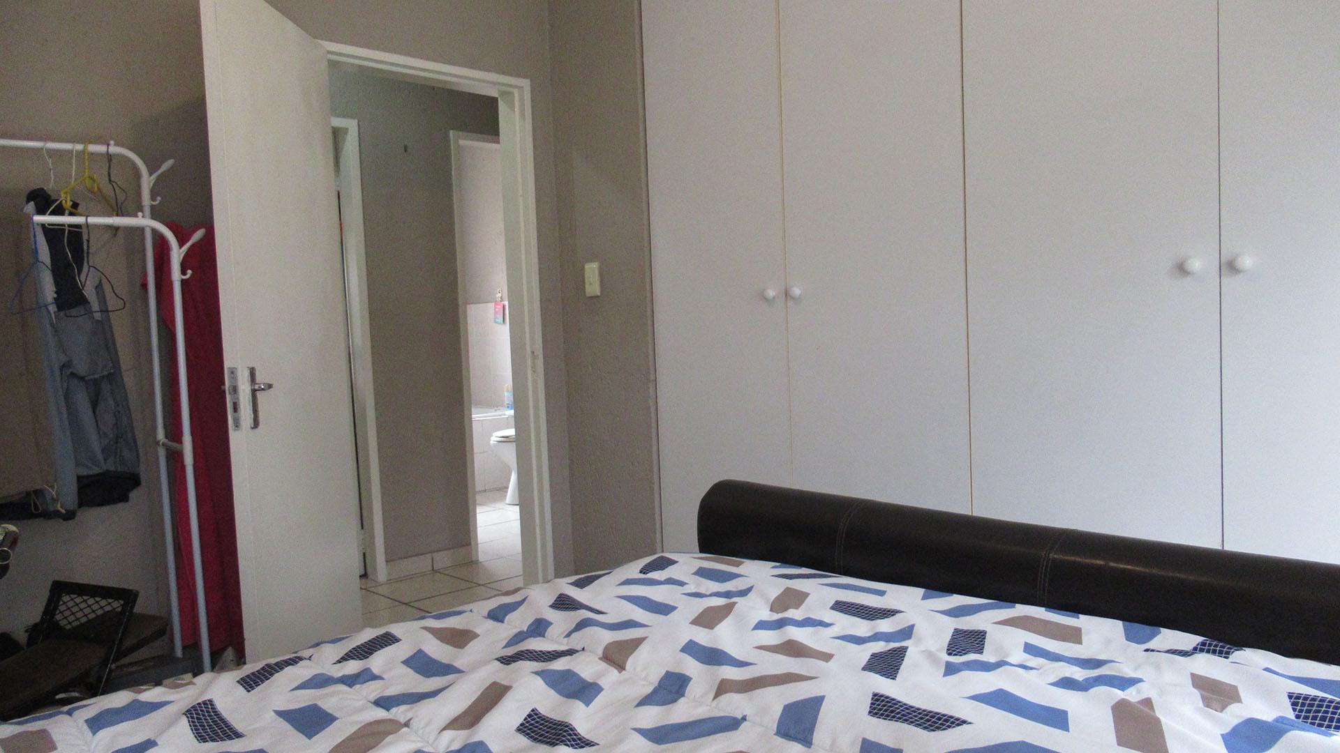 Bed Room 1 - 15 square meters of property in Buccleuch